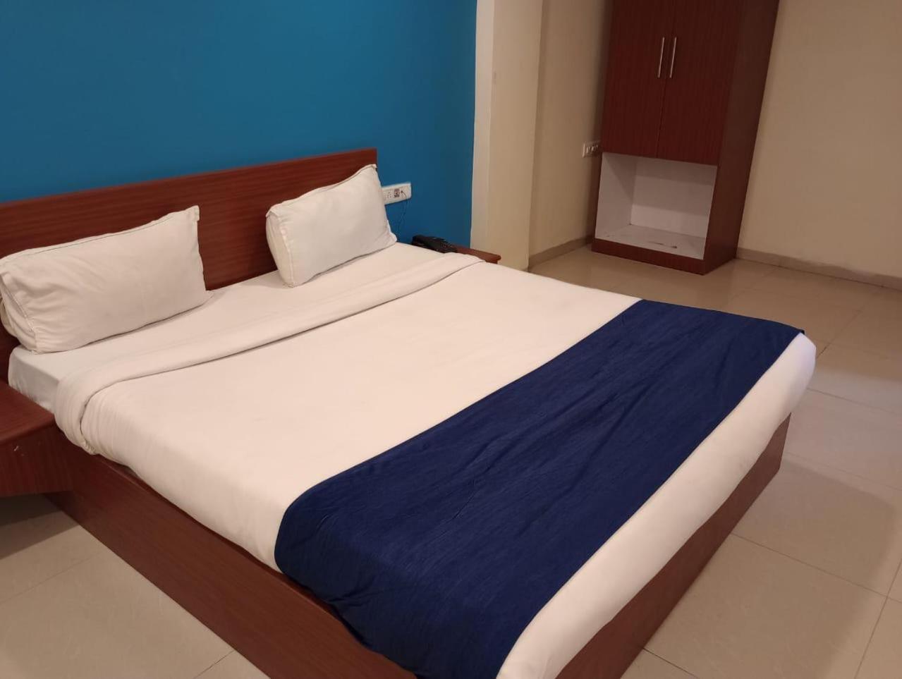 Hotel Aura Inn อินดอร์ ภายนอก รูปภาพ