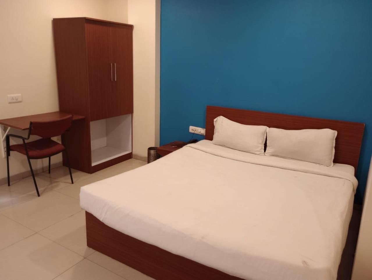 Hotel Aura Inn อินดอร์ ภายนอก รูปภาพ